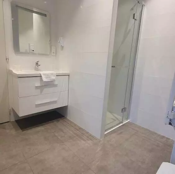 Отель Logis Hôtel Du Fer à Cheval