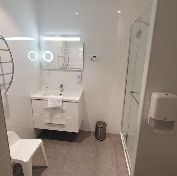 ホテル Logis Hôtel Du Fer à Cheval