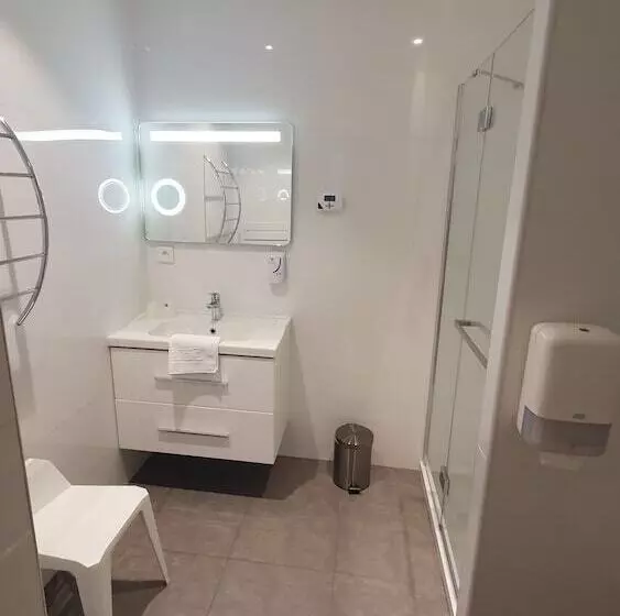 Отель Logis Hôtel Du Fer à Cheval