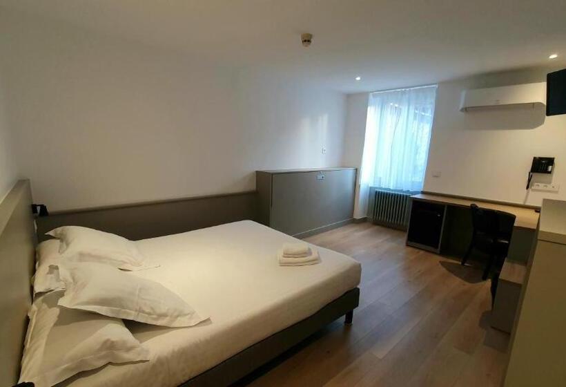 ホテル Logis Hôtel Du Fer à Cheval