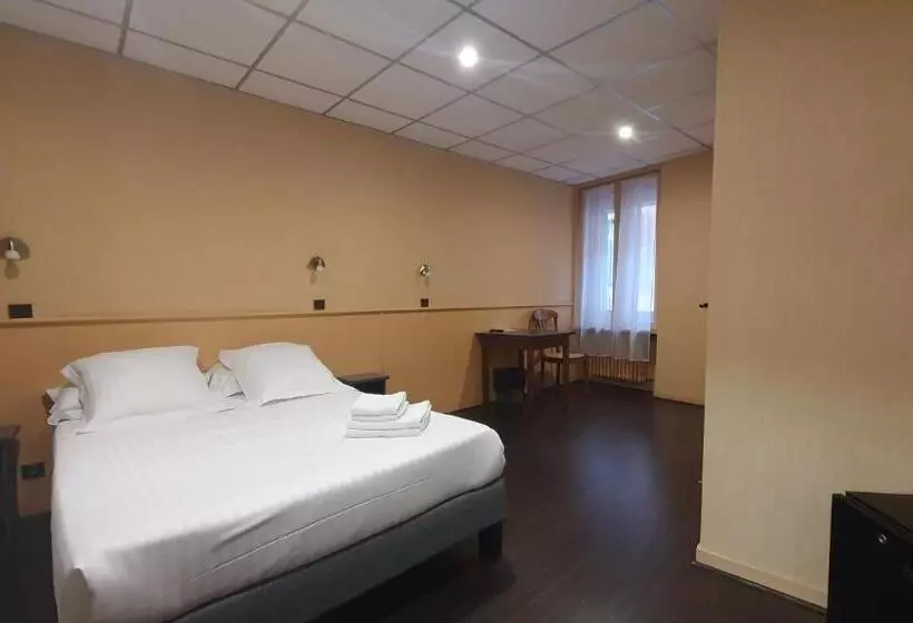 Отель Logis Hôtel Du Fer à Cheval