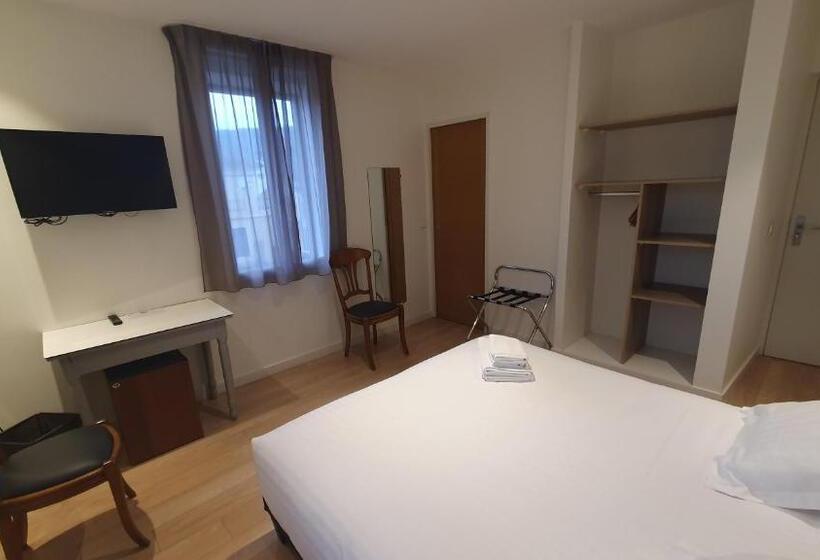 ホテル Logis Hôtel Du Fer à Cheval