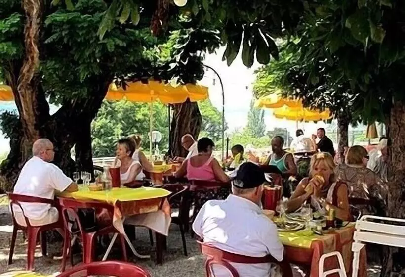 Отель Les Acacias Bellevue