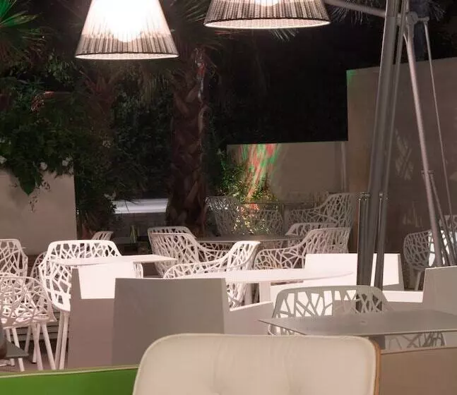 호텔 Select Suites & Spa   Apartments