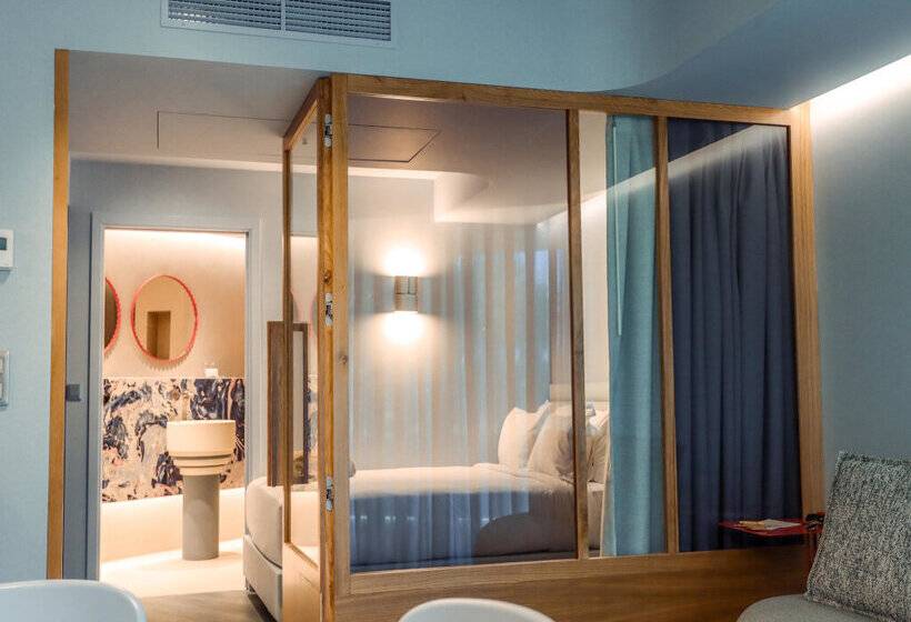 هتل The Views Oasis