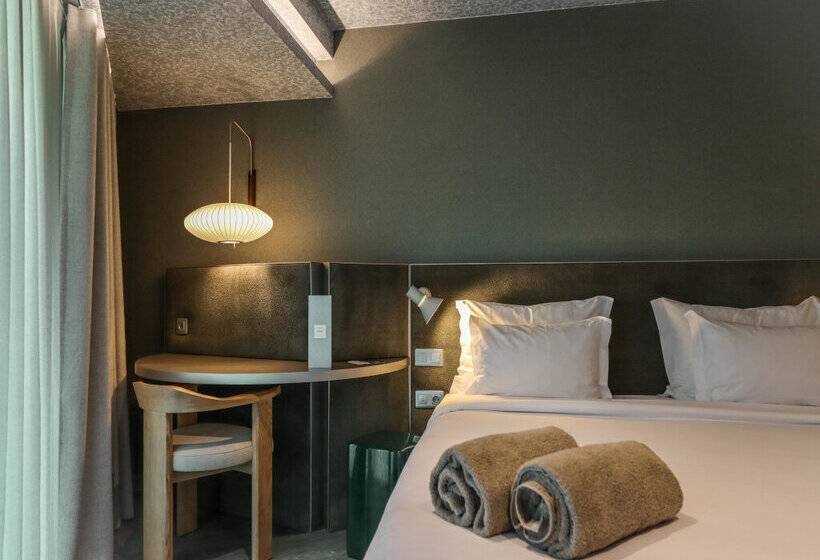 هتل The Views Oasis