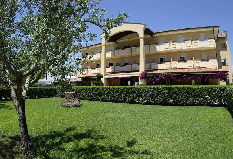 Hostelli Madama Club Village