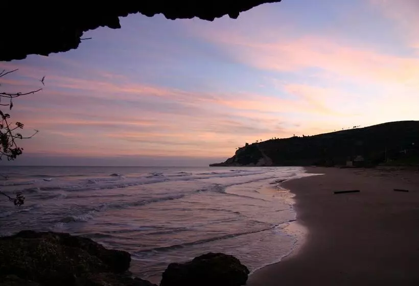 Hotelli Baia Calenella