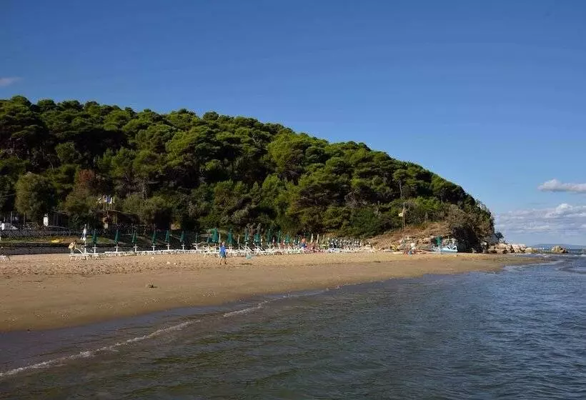 Hotelli Baia Calenella