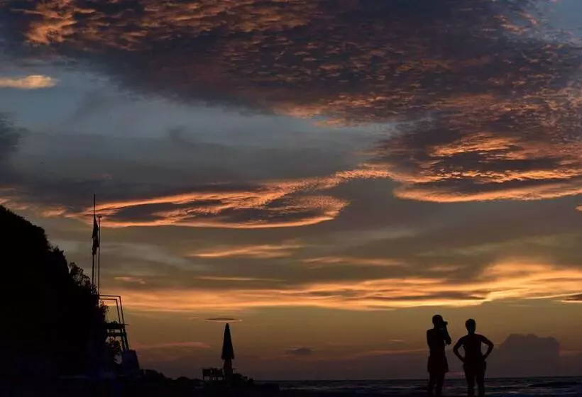 Hotelli Baia Calenella