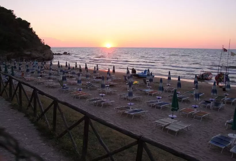 Hotelli Baia Calenella