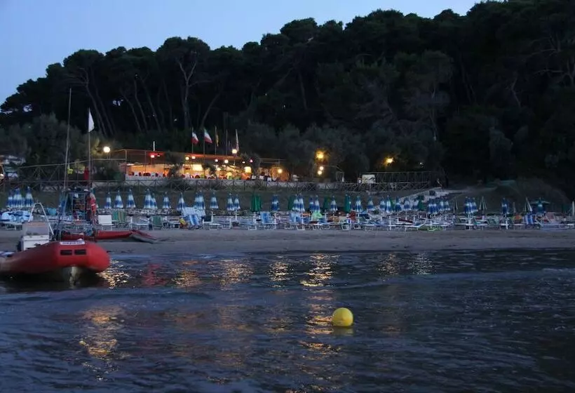 Hotelli Baia Calenella