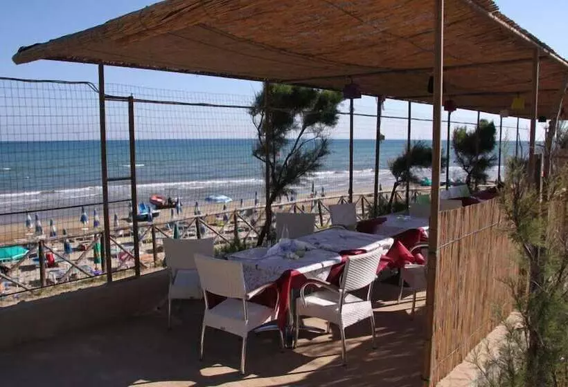 Hotelli Baia Calenella