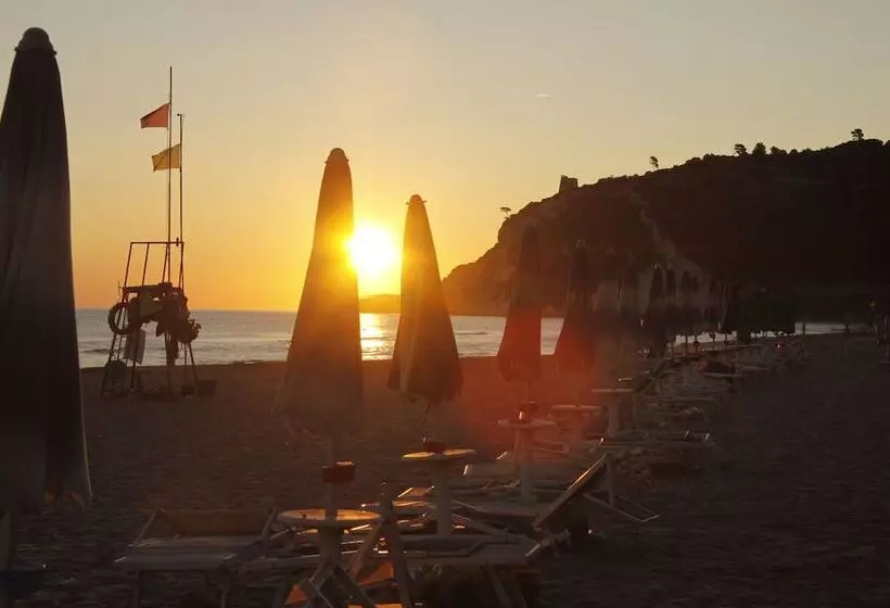 Hotelli Baia Calenella