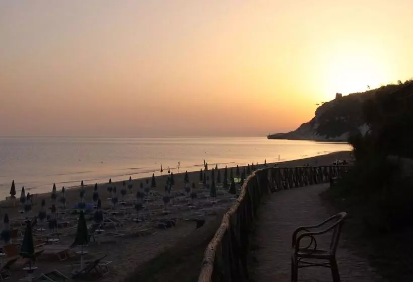 Hotelli Baia Calenella