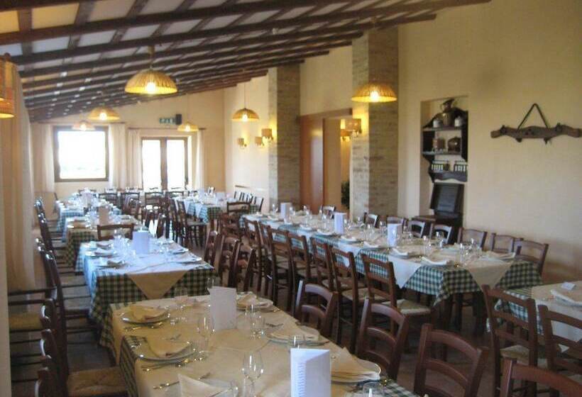 فندق ريفى I Tre Filari