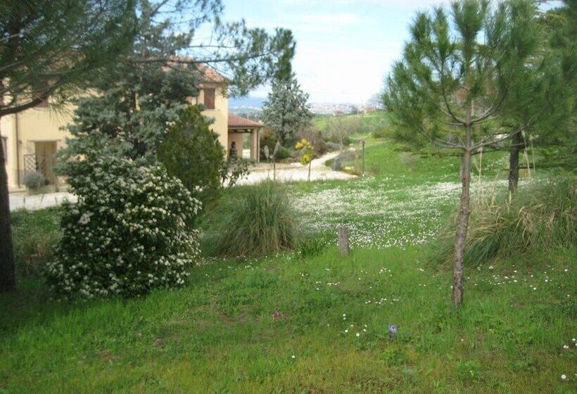 فندق ريفى I Tre Filari