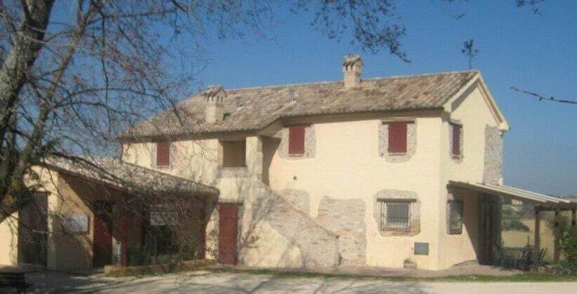 فندق ريفى I Tre Filari