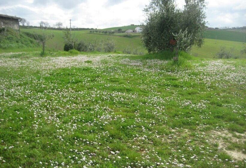 בית מלון כפרי I Tre Filari