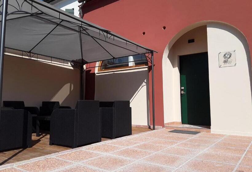 پانسیون Red Lion Guest House