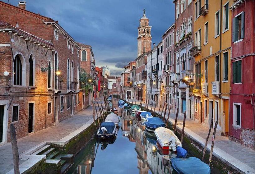 پانسیون Red Lion Guest House