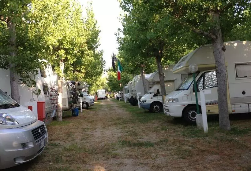 Hotelli Camping&residence Il Pioppeto