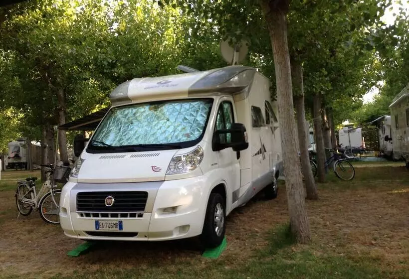 Hotelli Camping&residence Il Pioppeto