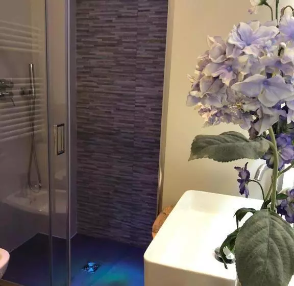 تختخواب و صبحانه Edera E Camelie