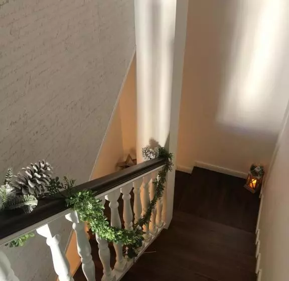 تختخواب و صبحانه Edera E Camelie