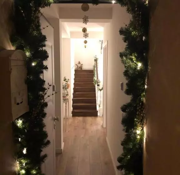 تختخواب و صبحانه Edera E Camelie