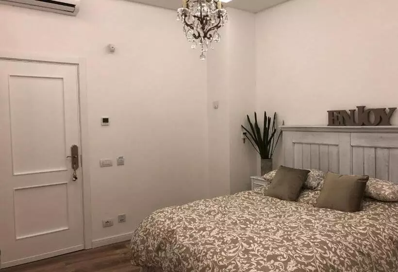 تختخواب و صبحانه Edera E Camelie