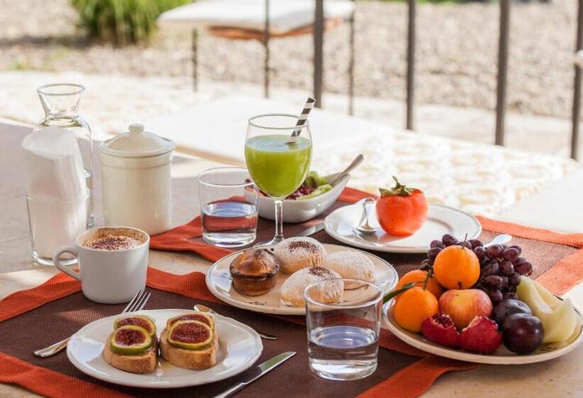 تختخواب و صبحانه Regina Di Ulivi