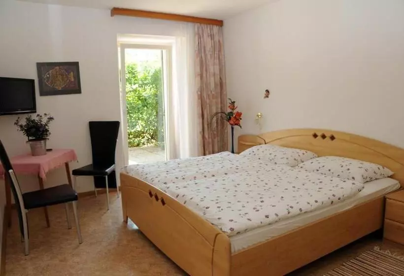 Aamiaismajoitus (B&B) Pension Sunnhofer