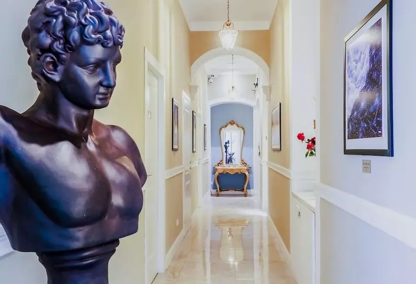 پانسیون L Opera Rooms & Suite