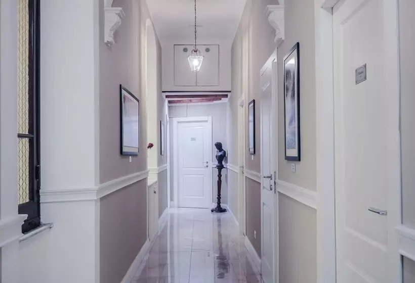 پانسیون L Opera Rooms & Suite
