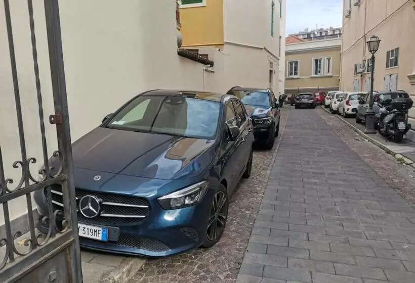 مسافرخانه Cineapollo  Ogni Camera Un Film!