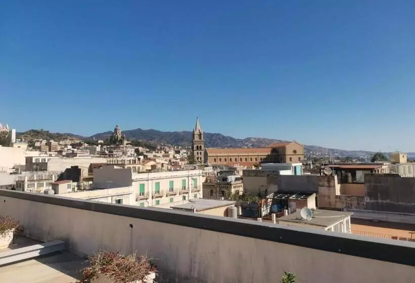 مسافرخانه Cineapollo  Ogni Camera Un Film!