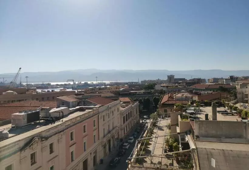 مسافرخانه Cineapollo  Ogni Camera Un Film!