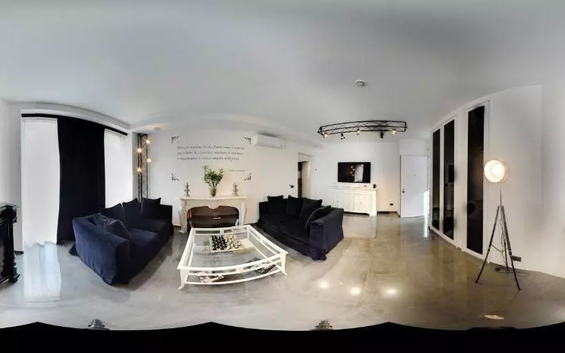 مسافرخانه Cineapollo  Ogni Camera Un Film!