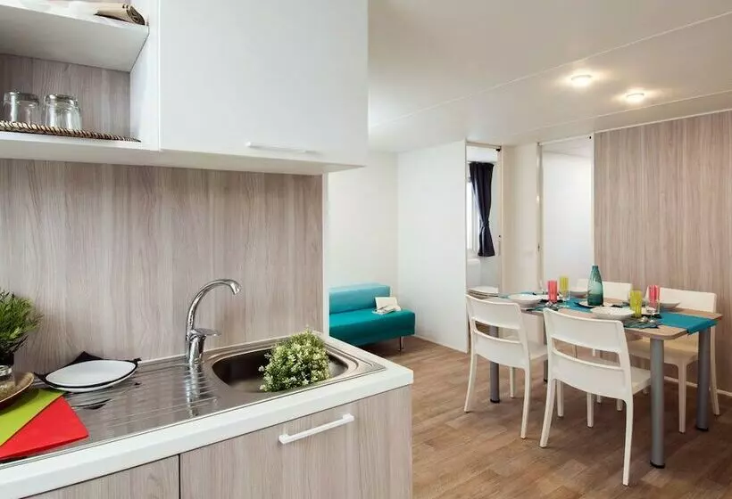 Hotelli Sereno Camping Holiday