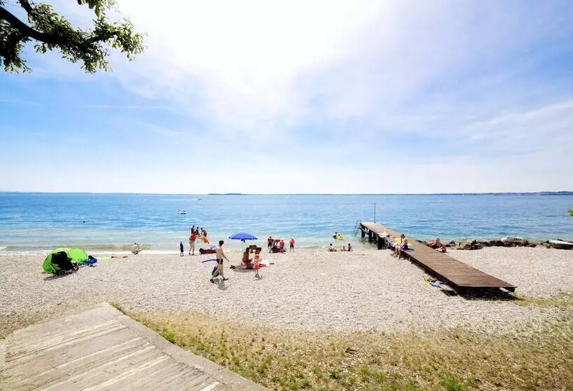Hotelli Sereno Camping Holiday