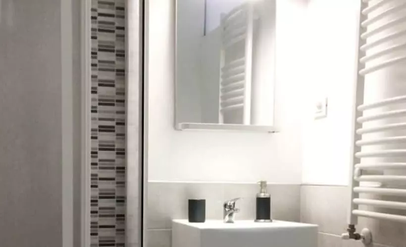 تختخواب و صبحانه Fws Forum Wellness Station