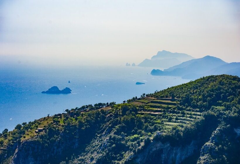 تختخواب و صبحانه Villa Paradise Resort