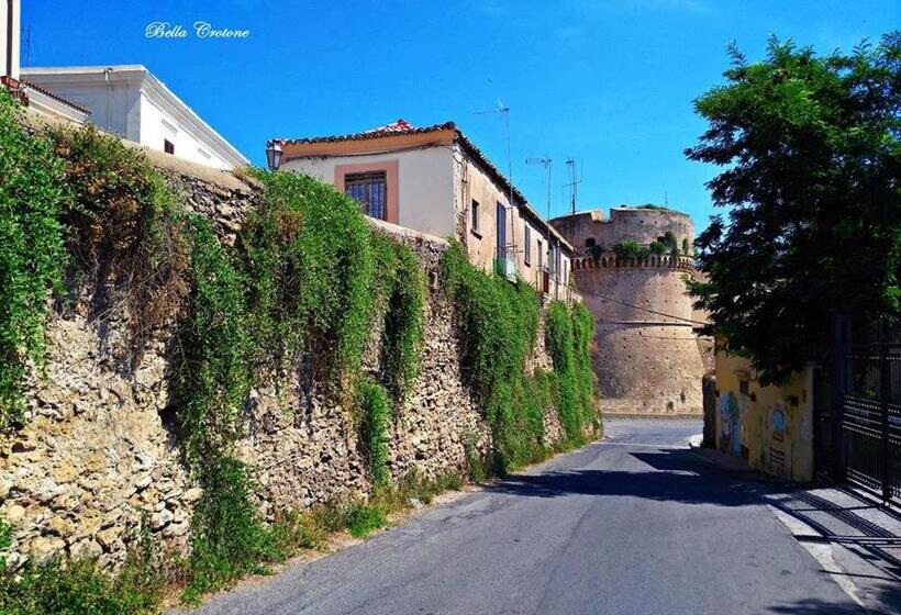 تختخواب و صبحانه Isabel