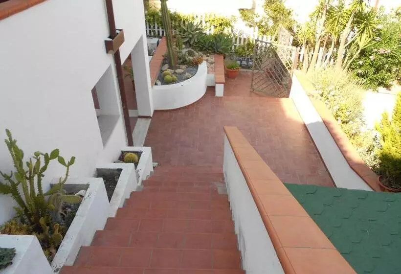 تختخواب و صبحانه Isabel