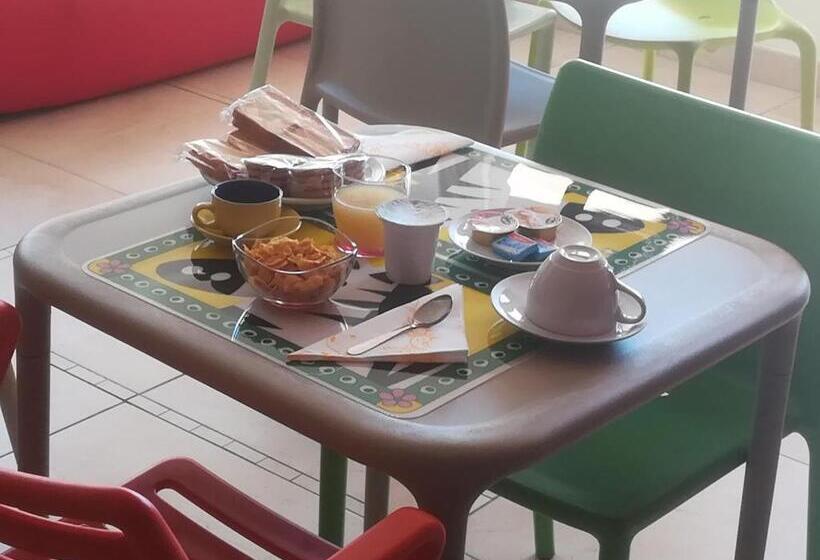 تختخواب و صبحانه Isabel