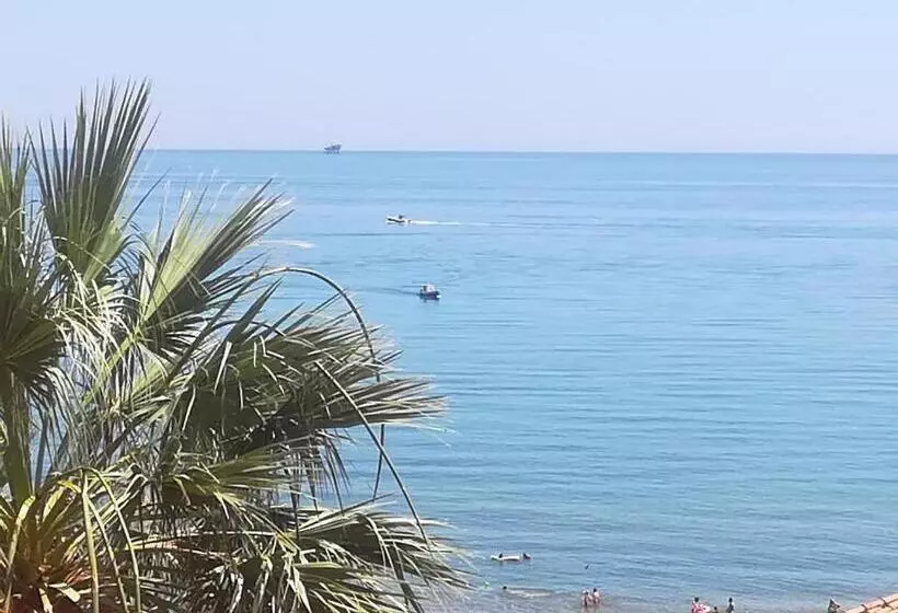 تختخواب و صبحانه Isabel