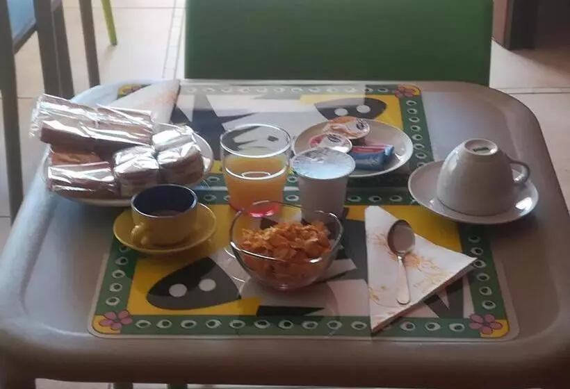 تختخواب و صبحانه Isabel