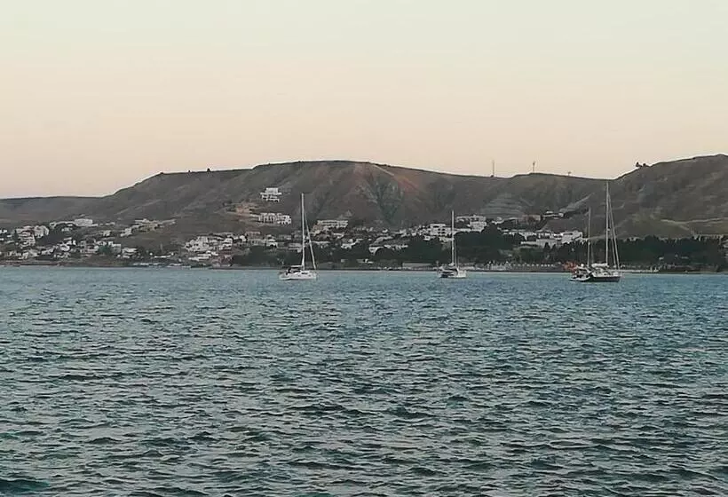 تختخواب و صبحانه Isabel