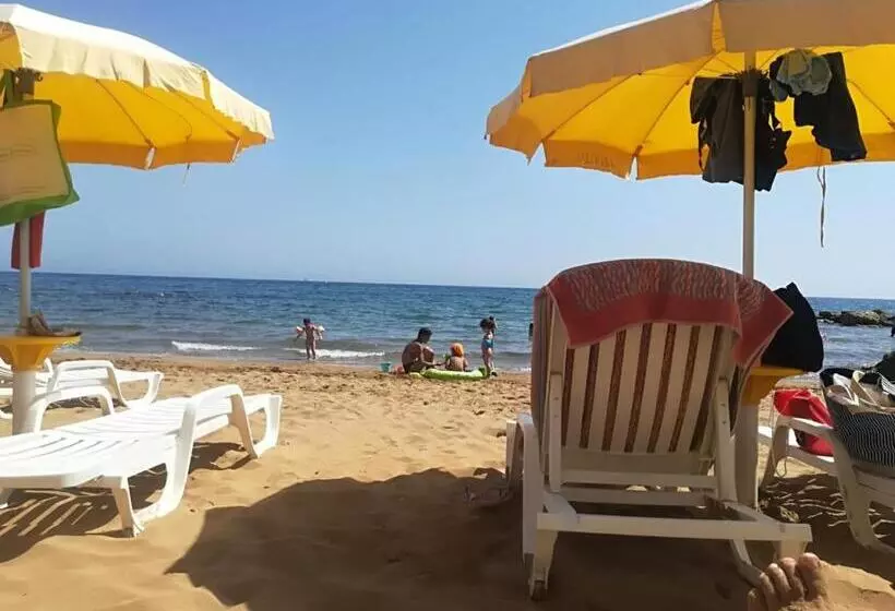 تختخواب و صبحانه Isabel